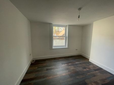1 Bed Flat, Princes Terrace, BN2 - Photo 2