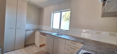 Three-Bedroom Townhouse in a Secure Gated Complex - Photo 5
