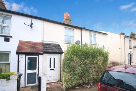 3 bedroom terraced house to rent - Photo 2