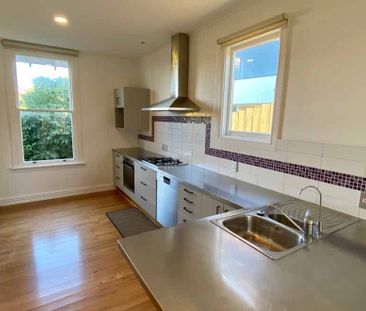 Character Villa in the Heart of Roslyn - Photo 2