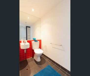 Modern & stylish fully furnished studio apartments - Price Reduction! - Photo 6