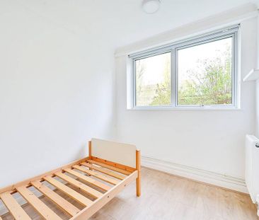 3 bedroom flat to rent - Photo 5