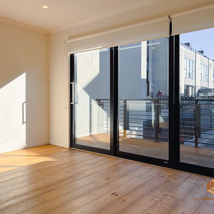 Port Melbourne - Photo 1