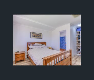 PRIVATELY FAMILY HOME! COMING SOON, AVAILABLE FROM 7TH MAY 2026 - Photo 3