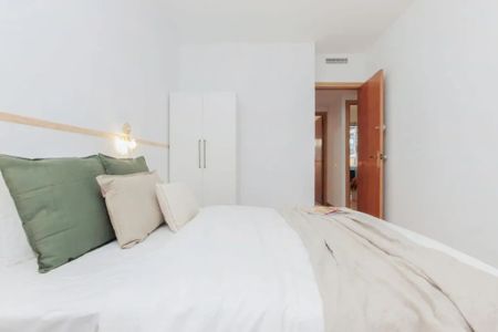 Plaça de Lesseps, Barcelona, Catalonia 08023 - Photo 2