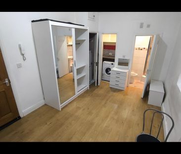 Studio Flat, High Street, W3 - Photo 4