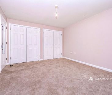 3 bedroom flat to rent - Photo 5