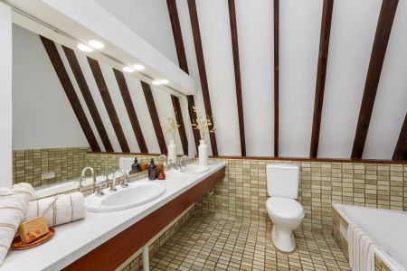 Modern Alpine Chalet Style Home in Popular Point Clare Available for Lease from 12 January, 2026 - Photo 3