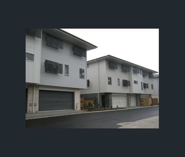 4 BEDROOMS - DOUBLE GARAGE - EXTRA LIVING AREA - 2 EN SUITES - Photo 5