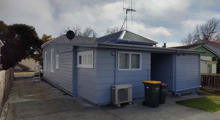 Hamilton East 4 Bedrooms, Lawns mowed - Photo 5