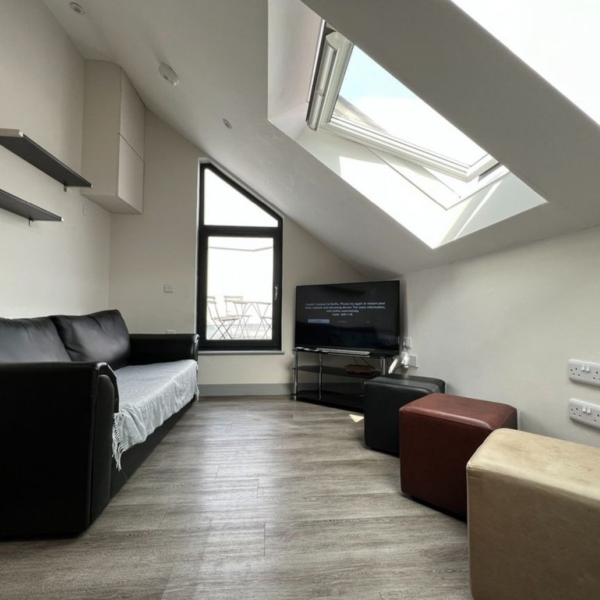 3 bed Apartment for Rent - Photo 1