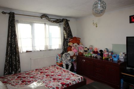 Bolton Lane, Middlesex - Photo 4