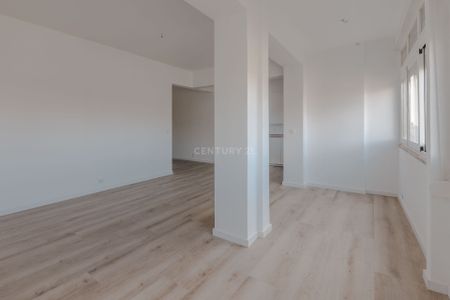 Apartamento T3 Remodelado com Vista Rio para Arrendamento em Oeiras - Photo 5