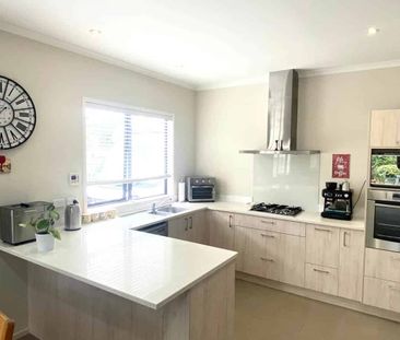 Fully Furnished Family Home - Photo 3