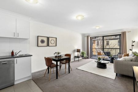 Elevated Elegance on the Edge of Mount Majura - Photo 5