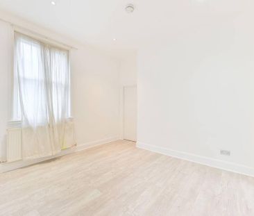 3 bedroom flat to rent - Photo 4
