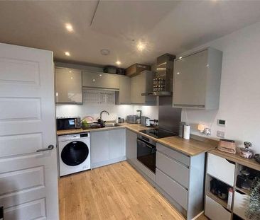 Derant House, Lumley Road, Horley, Surrey, RH6 - Photo 3