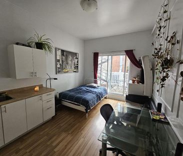 Cession de Bail (lease transfer) Studio Meublé + WIFI + HYDRO — $11... - Photo 1