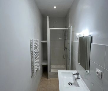 Location Appartement 2 pièces 42m² MARSEILLE 3ème - Photo 2