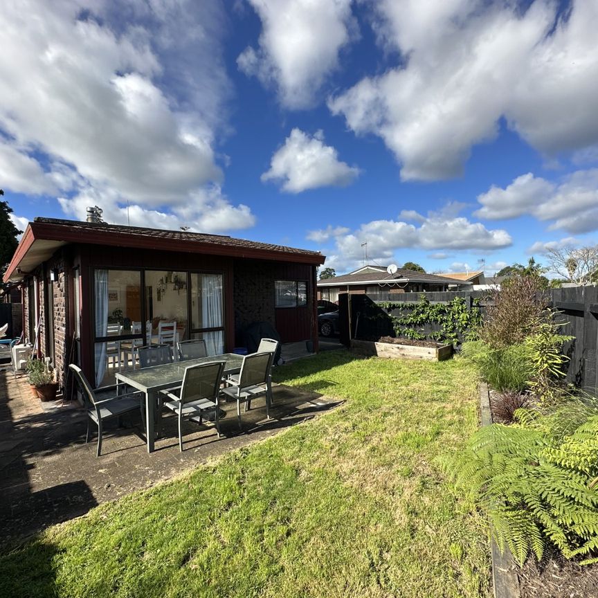 Lush Two Bedroom Living - Photo 1