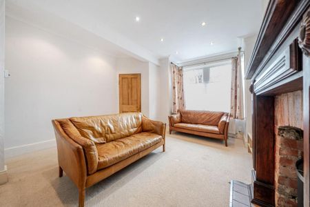 3 bedroom end of terrace house to rent - Photo 3