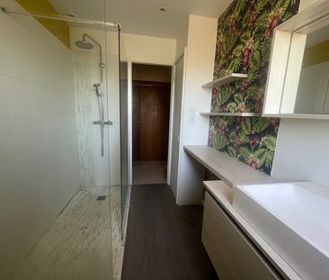 Location Maison 8 pièces 251m² RILLIEUX LA PAPE 69140 - Photo 4