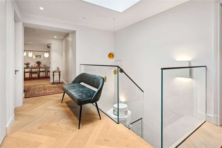 A remarkable three bedroom apartment situated in the heart of Covent Garden. - Photo 5