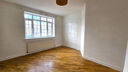 3 bedroom flat to rent - Photo 3