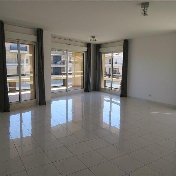 Location Appartement 4 pièces 122m² - Photo 1