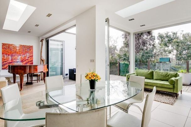 6 Bedroom House To Let - Photo 1