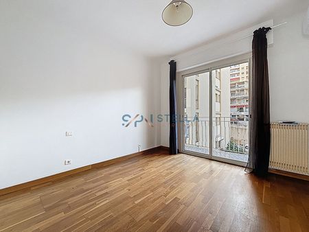 Beau T4 Spacieux avec Vue Mer Secteur Parc San Lazaro, - Photo 3