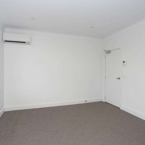 2/8 Davis Street RICHMOND - Photo 2