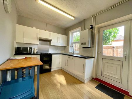 Hawthorn Road, Bournemouth, Dorset, BH9 - Photo 5