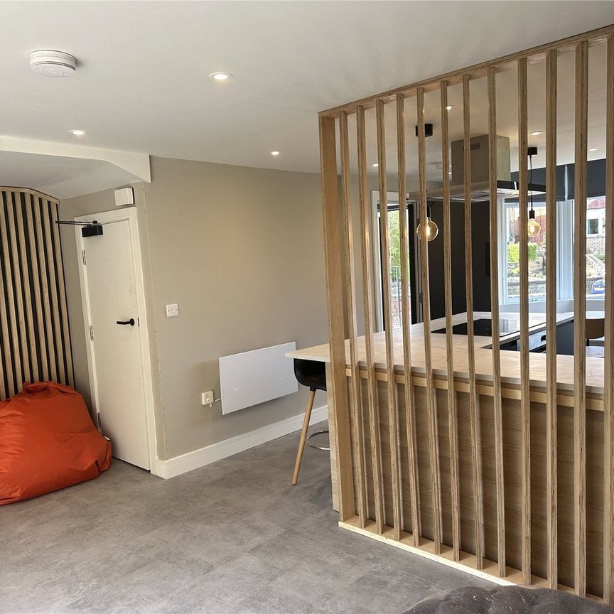 49 Newsome Road, Huddersfield, HD4 - Photo 1