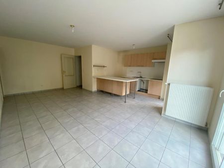 Location Appartement 6 pièces 69m² CHAMBERY 73000 - Photo 3