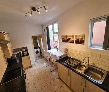 Terraced House to rent on - Photo 2