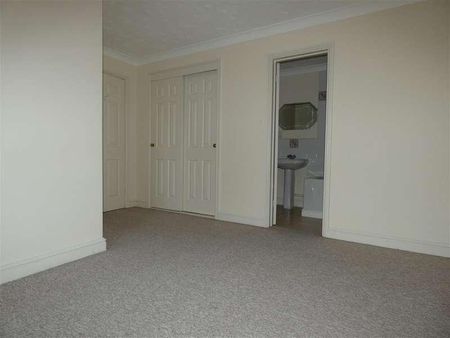 Granville Gardens, Mildenhall, IP28 - Photo 3