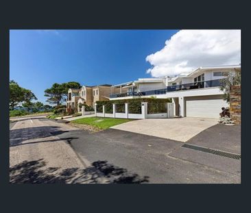 Prime location with Harbour views. - Photo 3