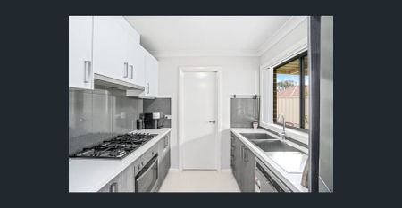 Well Presented 4 Bedroom Townhouse Close to Blacktown CBD! - Photo 3