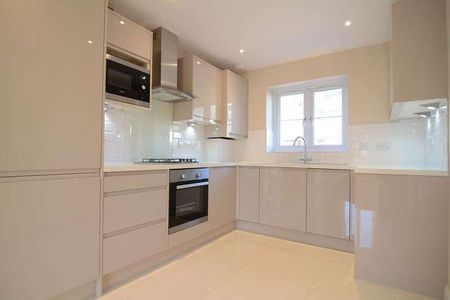 Queens Road, Farnborough, GU14 - Photo 5