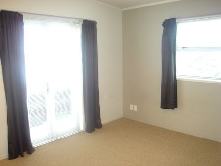 Spacious 71sqm, two parks & balconies! - Photo 2