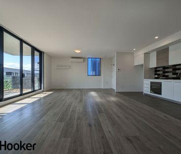Ultra Modern 2 Bedroom Apartment - Photo 1