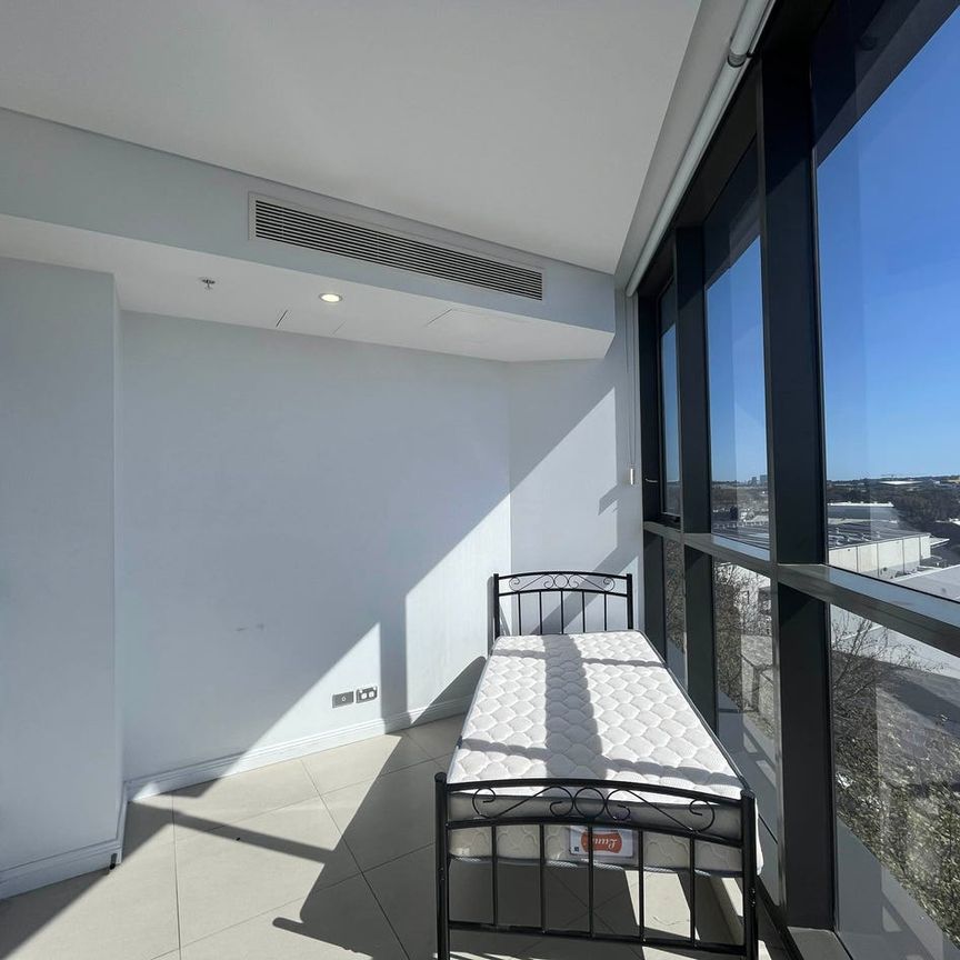 Fully Furnished 3-Bedroom Apartment - Photo 1