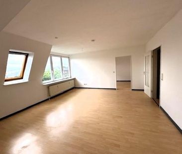 1 MONAT MIETFREI! Schicke Dachgeschosswohnung inkl Einbauküche Brun... - Photo 1