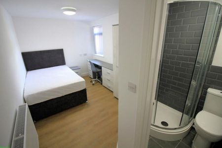 6 bedroom detached house to rent - Photo 2