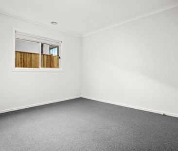 SPACIOUS FAMILY HOME - Photo 4