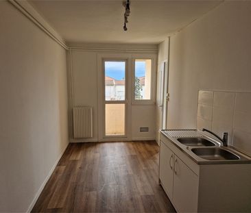 Location Appartement 4 pièces 73m² - Photo 2