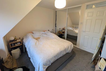 2 bedroom end of terrace house to rent - Photo 2