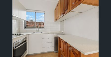 Bright and Airy 2-Bedroom Apartment - Photo 5