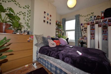 4 bedroom terraced house to rent - Photo 4